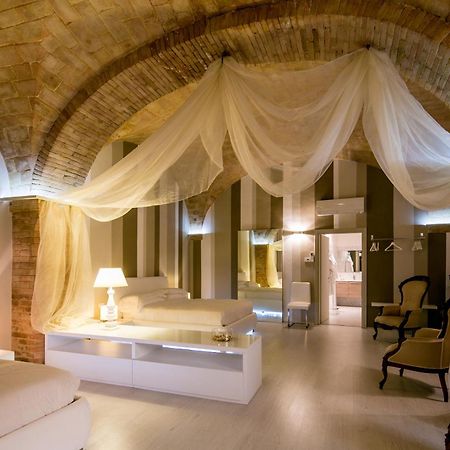 Hotel Degli Affreschi 몬테팔코 객실 사진