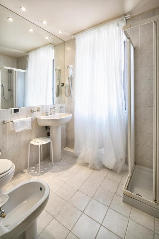 Hotel Degli Affreschi 몬테팔코 객실 사진