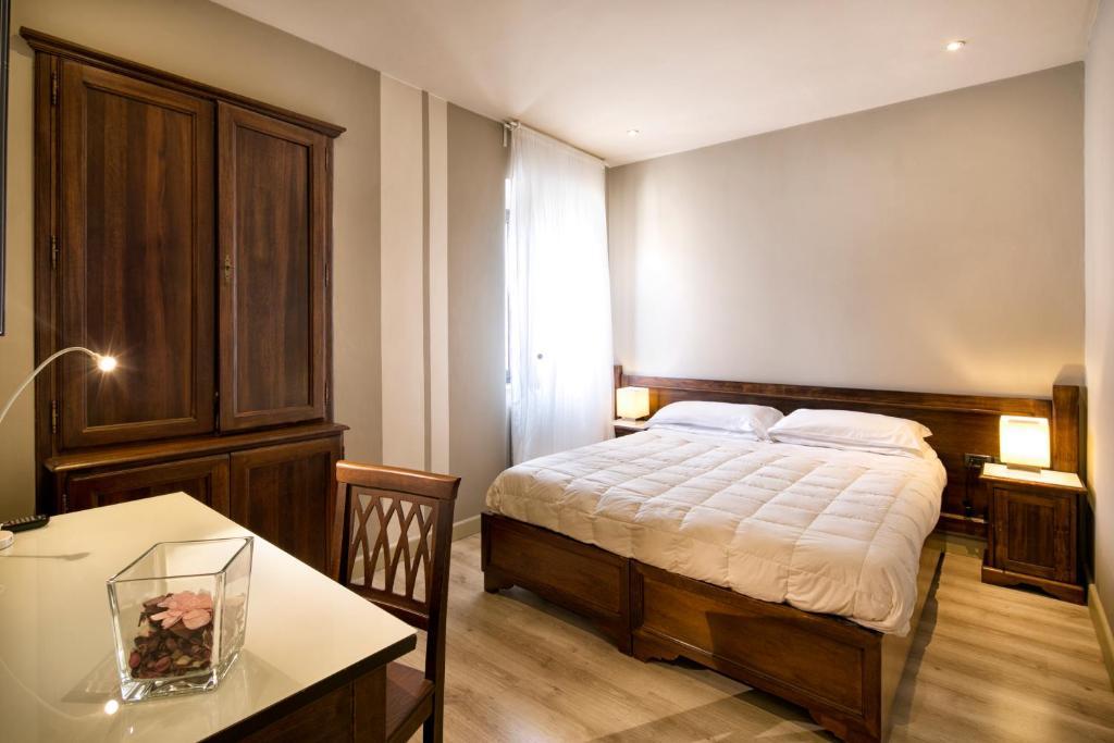 Hotel Degli Affreschi 몬테팔코 객실 사진