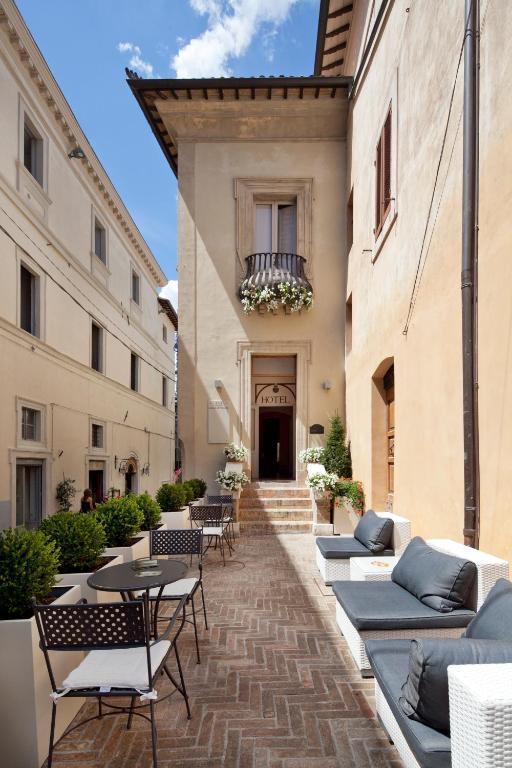 Hotel Degli Affreschi 몬테팔코 외부 사진