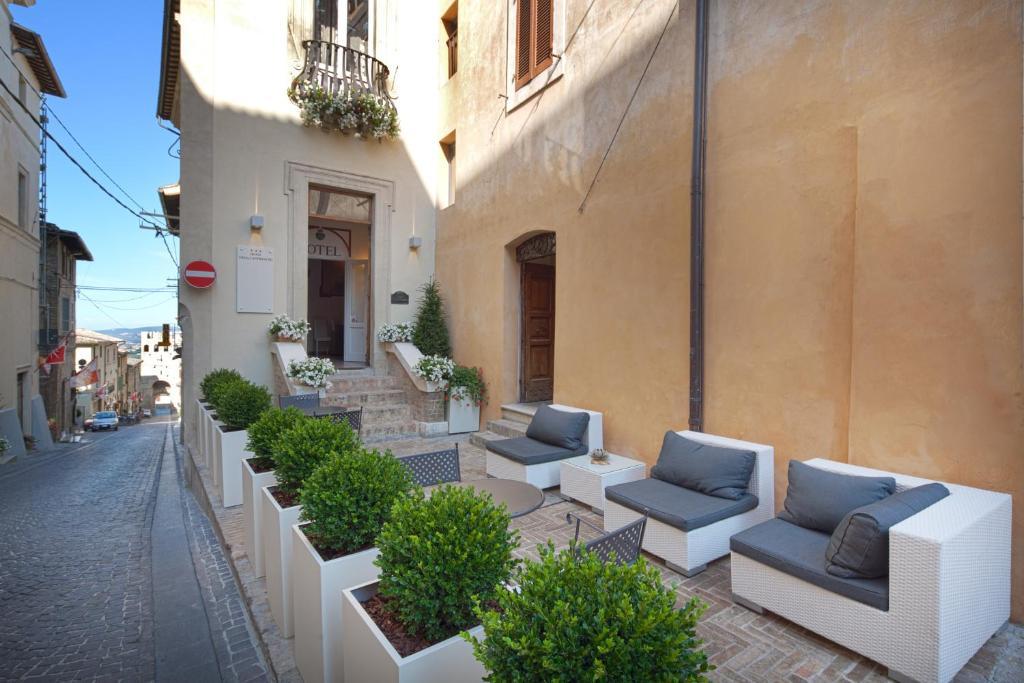 Hotel Degli Affreschi 몬테팔코 외부 사진